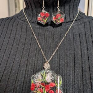 Collier floral hexagonal résine