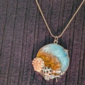 Collier bord de mer résine coquillages