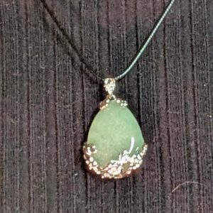 Collier argenté pendentif pierre verte