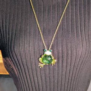 Collier doré pendentif grenouille verte