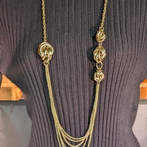 Collier doré multi-chaînes nouées