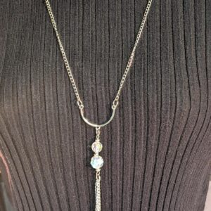 Collier argenté pendentif barre et cristaux