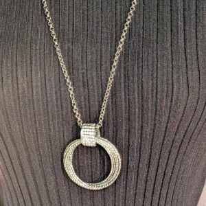 Collier argenté anneau pavé de cristaux