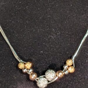 Collier perles scintillantes or et argent