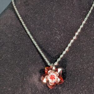 Collier fleur grenat