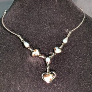 Collier cœurs argentés