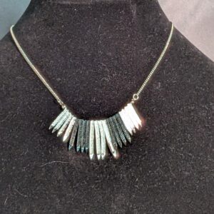 Collier rayons métalliques