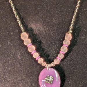Collier cœur rose perlé