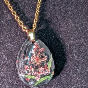 Collier goutte florale en résine