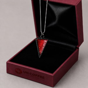 Pendentif Triangle Rouge Rubis